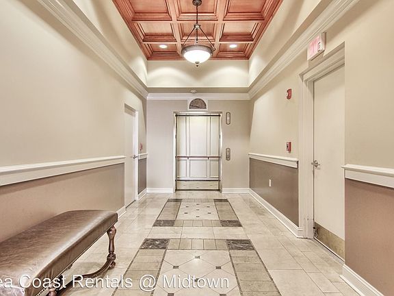 5th image of 124 Walnut St #206
