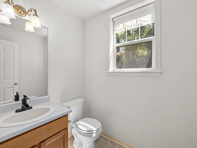 100 Jackson Creek Dr — Photo 13