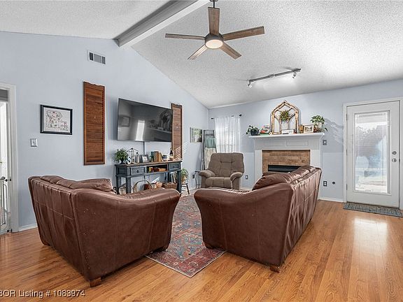 4th image of 710 Eastern Hills Dr