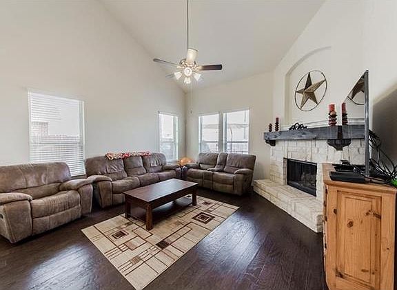5th image of 1104 Wheatear Dr