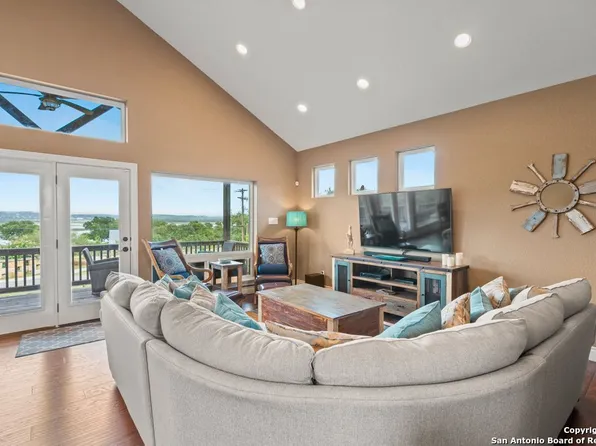 617 Lake Island, Canyon Lake, TX 78133