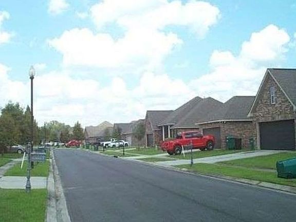 Exterior Neighborhood (street photo)