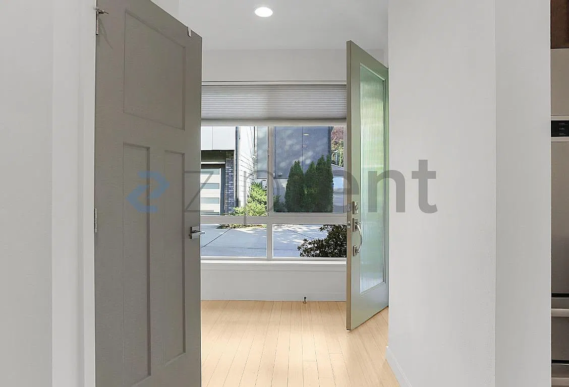 3 bed, 1820 sqft, $3,700 — Photo 4