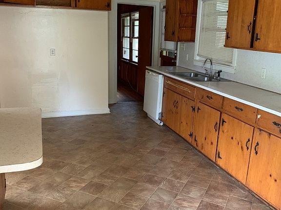 Kitchen with Eat-In Bar