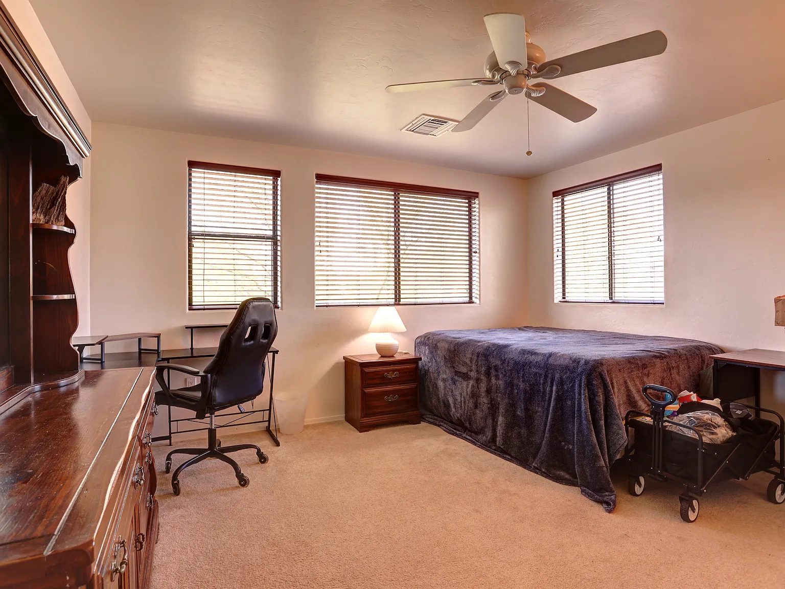 1 bed, 2830 sqft, $750 — Photo 2