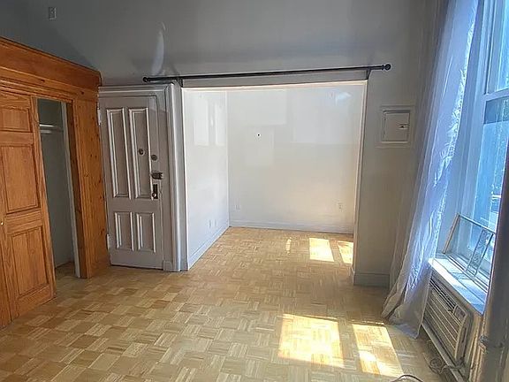 4th image of 34 Beekman Pl APT 1S
