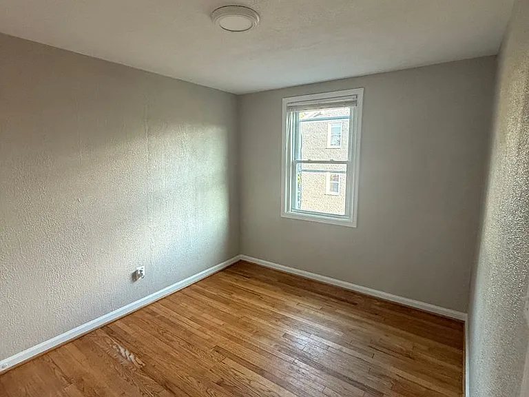 451 Burbank St SE — Photo 7