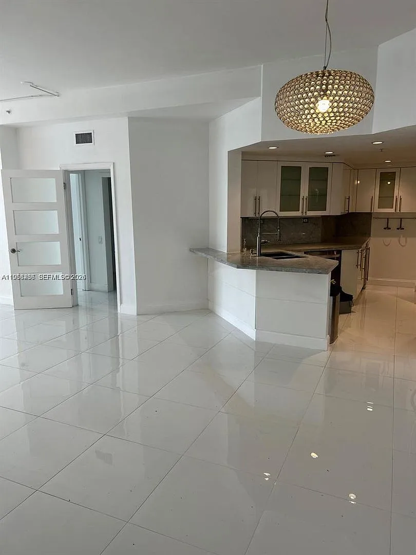 Building Photo - 701 Brickell Key Blvd #202