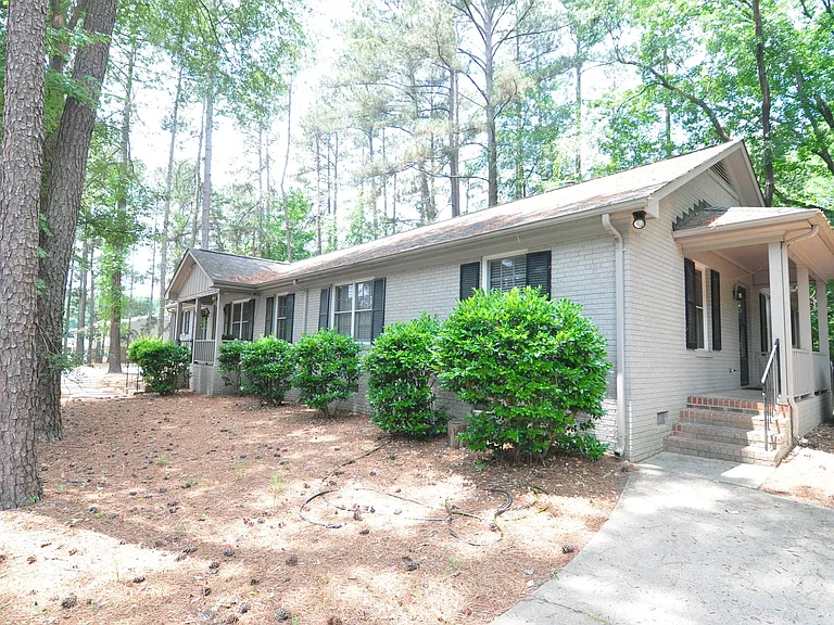 2516 Foxwood Dr — Photo 1
