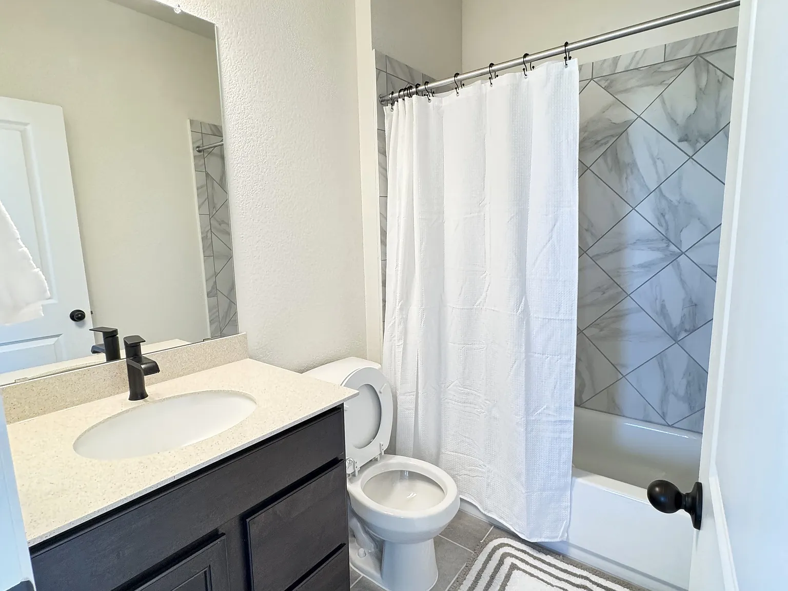 4 bed, 2900 sqft, $800 — Photo 3