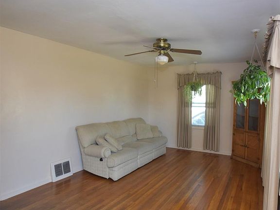 4th image of 735 Greenview Ave