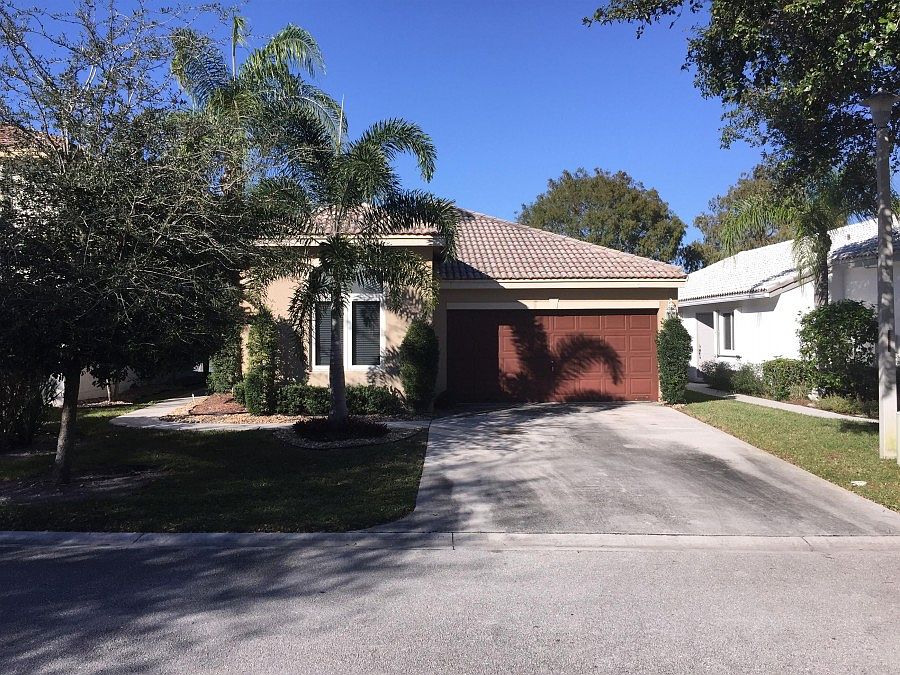 1st image of 1407 Banyan Cir