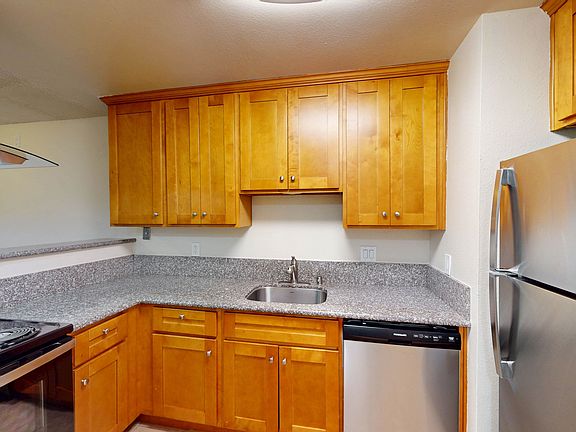 2nd image of 883 Broadway Ave #10