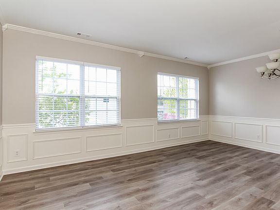 5th image of 8719 Lenox Pointe Dr