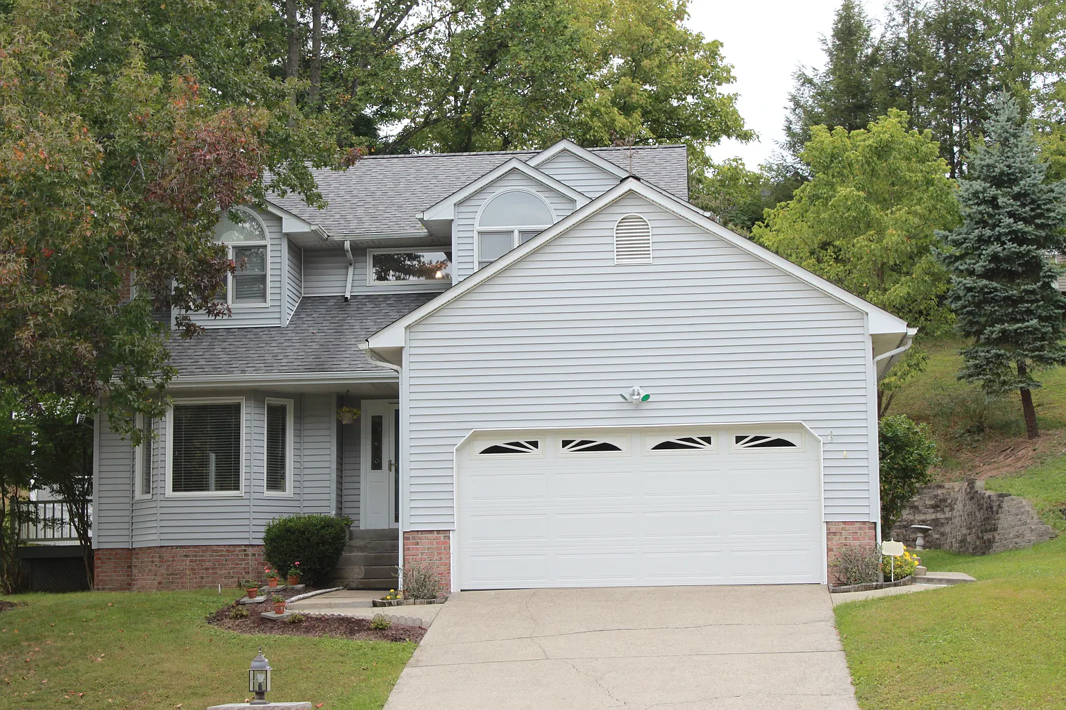 228 Woodbridge Dr photo 1