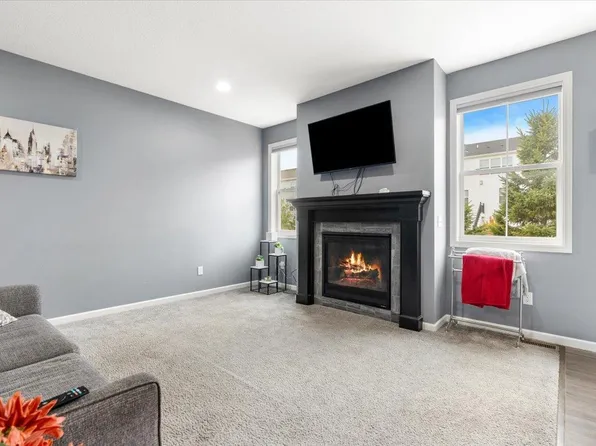 4372 Corn Silk Ln, Woodbury, MN 55129
