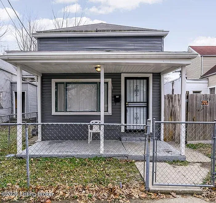 3 bed, 1.0 bath, 1464 sqft, $1,300 — Photo 1
