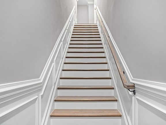 3rd image of 138 Center Pointe Dr Unit 3