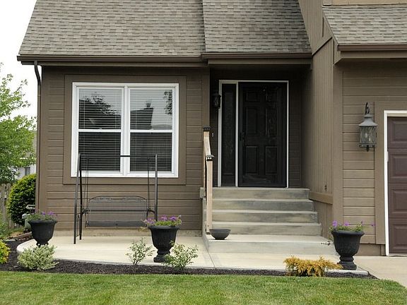 2nd image of 1212 NE Franklin Dr