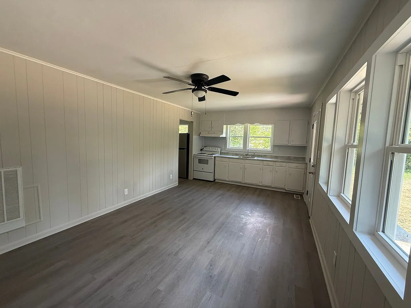 Newly Updated 3 Bedroom Home with Bonus Room in Rossville! — Photo 4