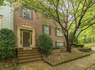 12105 Green Leaf Ct APT 302, Fairfax, VA 22033