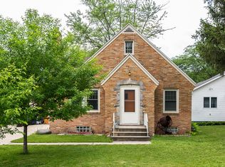 1015 26th St SE, Cedar Rapids, IA 52403