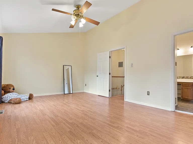 529 Sugarbush Cir — Photo 16