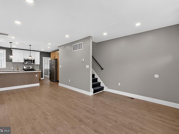 5th image of 223 Kenilworth Ave
