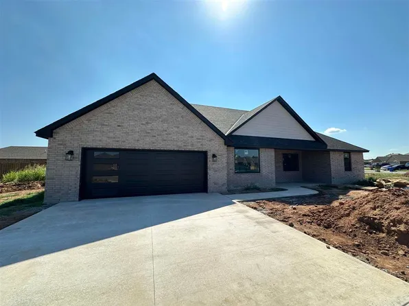 404 N Creekside Dr, Cache, OK 73527