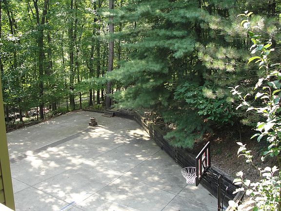 3rd image of 288 Bridle Path Ln NE