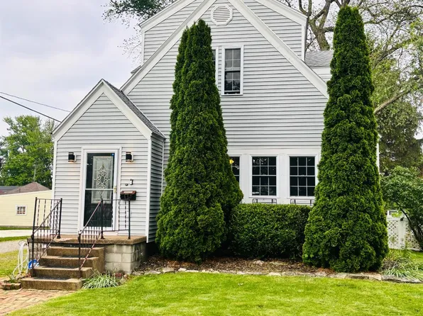 417 Harrison St, Port Clinton, OH 43452