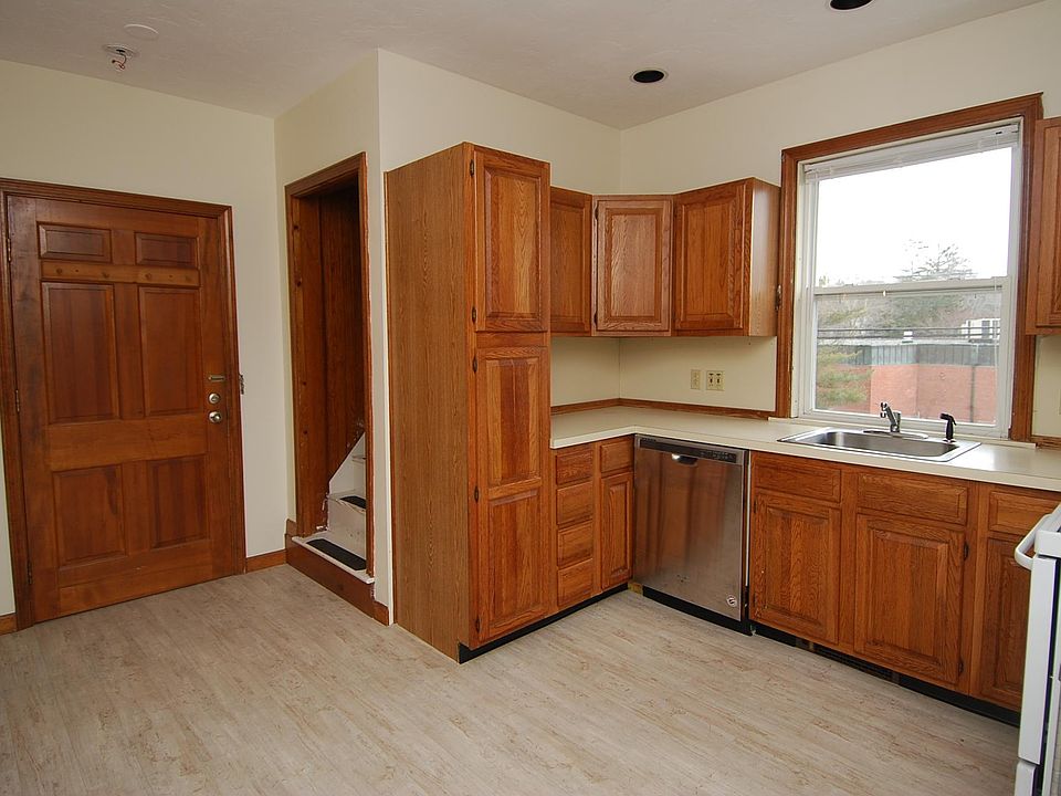 1st image of 7 Green St Ste 1