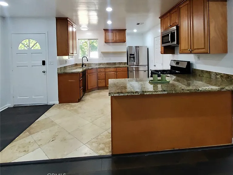 7121 Jumilla Ave — Photo 14