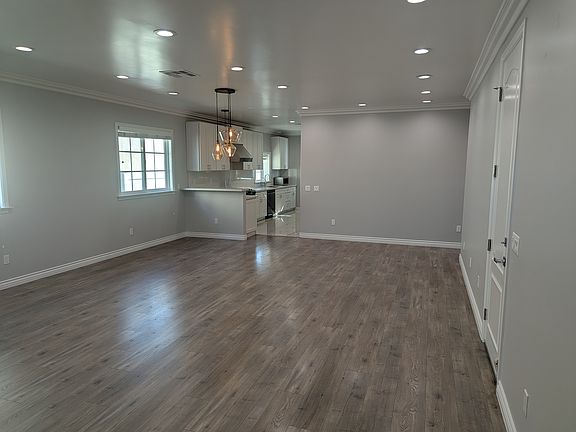 3rd image of 5741 Alessandro Ave