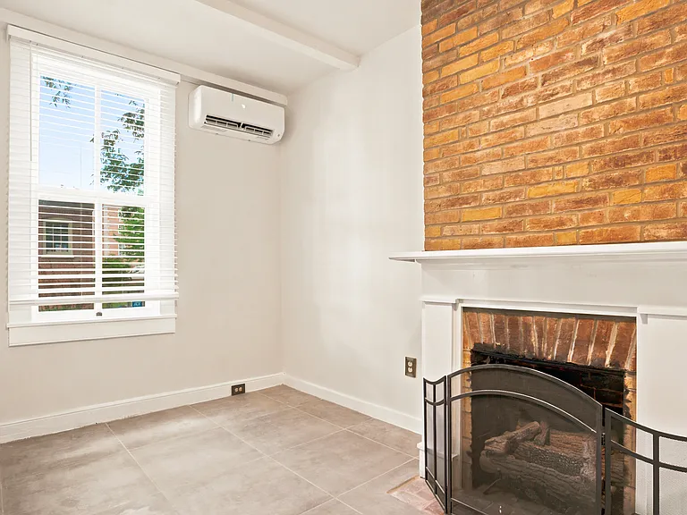 209 N Washington St — Photo 104