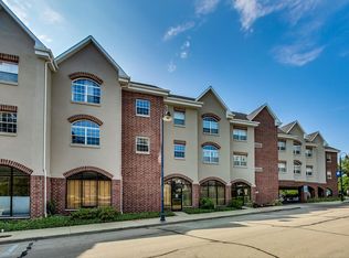 245 Burlington Ave APT 205, Clarendon Hills, IL 60514