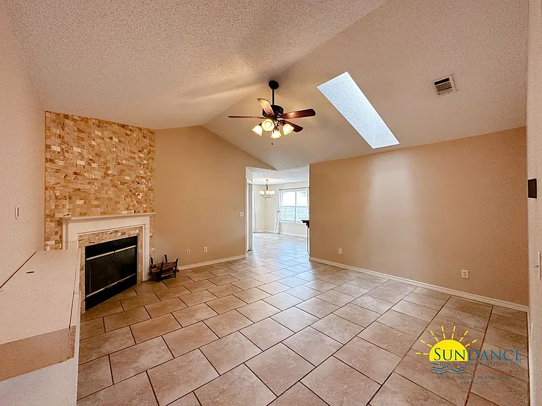 634 Jerrells Ave — Photo 2
