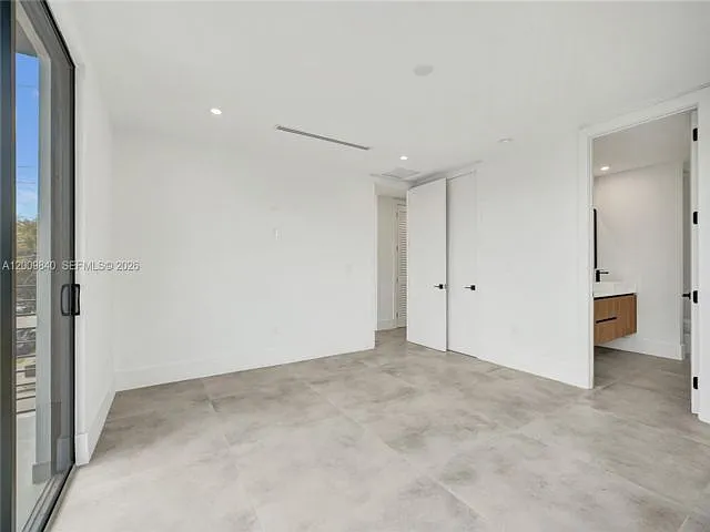 3 bed, 3.5 bath, 2250 sqft, $6,700 — Photo 4