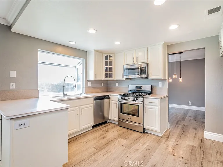 9805 Liberty St — Photo 11