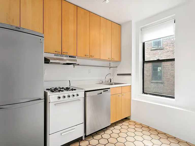 15 Butler Pl #3B — Photo 2