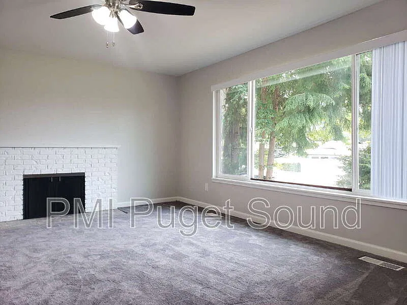 3 bed, 2.5 bath, 1870 sqft, $3,200 — Photo 3