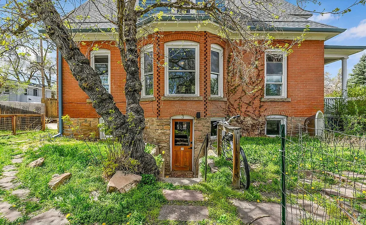 Building Photo - 1540 Grove St #3