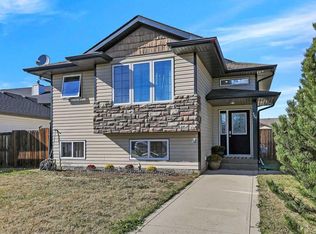 14 S Lincoln St, Sylvan Lake, AB T4S 2P9