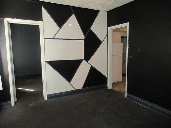 2nd image of 112 E Kensington Ave