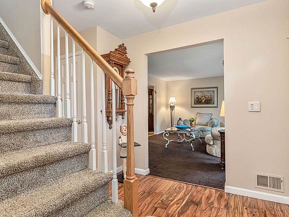 3rd image of 14 Running Brook Dr