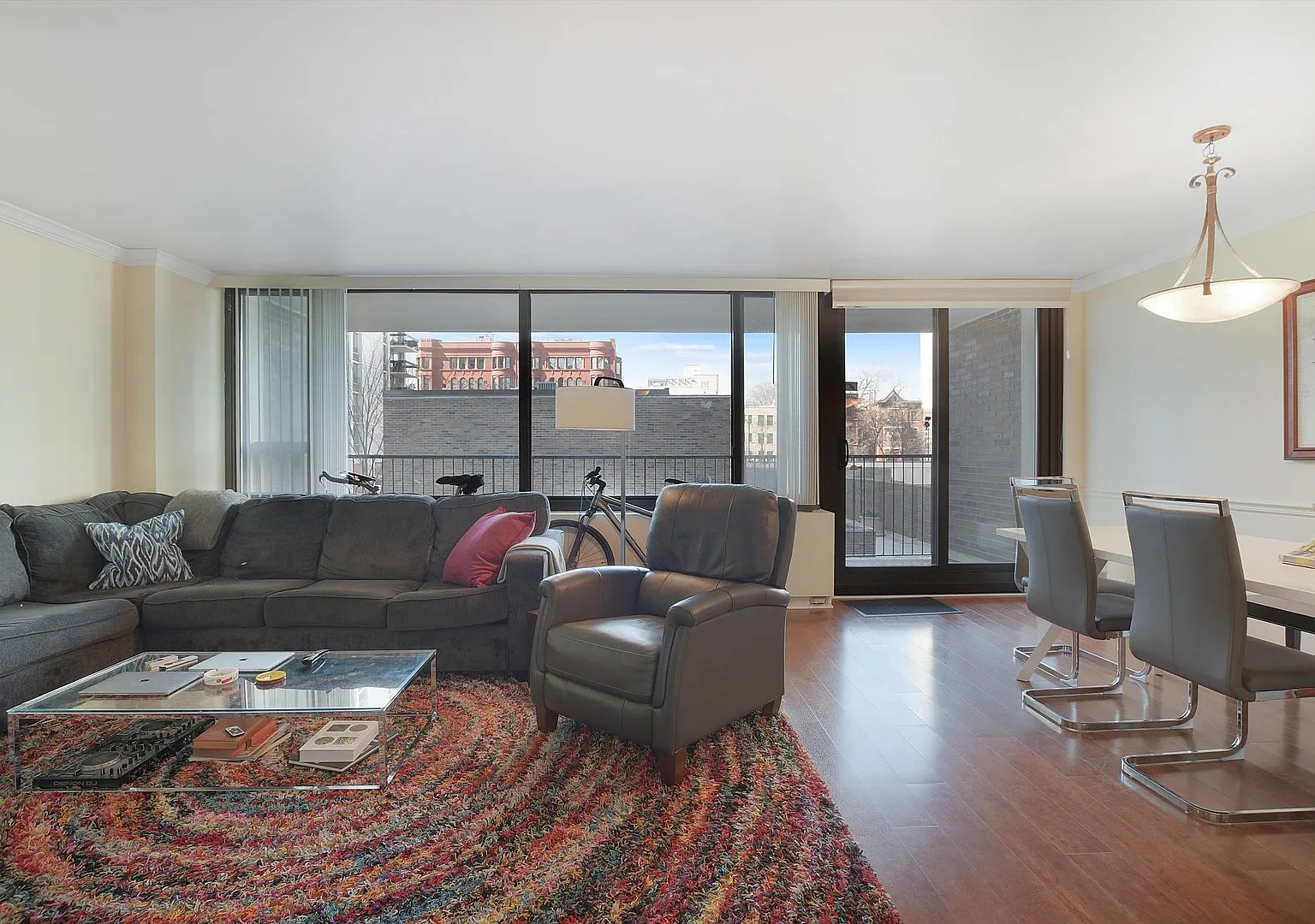 3 bed, 1600 sqft, $5,850 — Photo 3