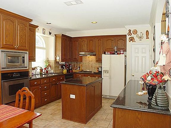 3rd image of 1149 Nickerson Ln