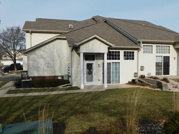 2412 Fox River PARKWAY #L, Waukesha, WI 53189