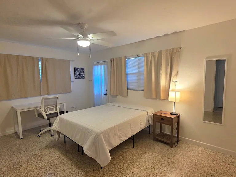 2836 W Tamiami Cir S — Photo 10