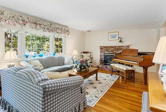 5th image of 22 Marrett Rd